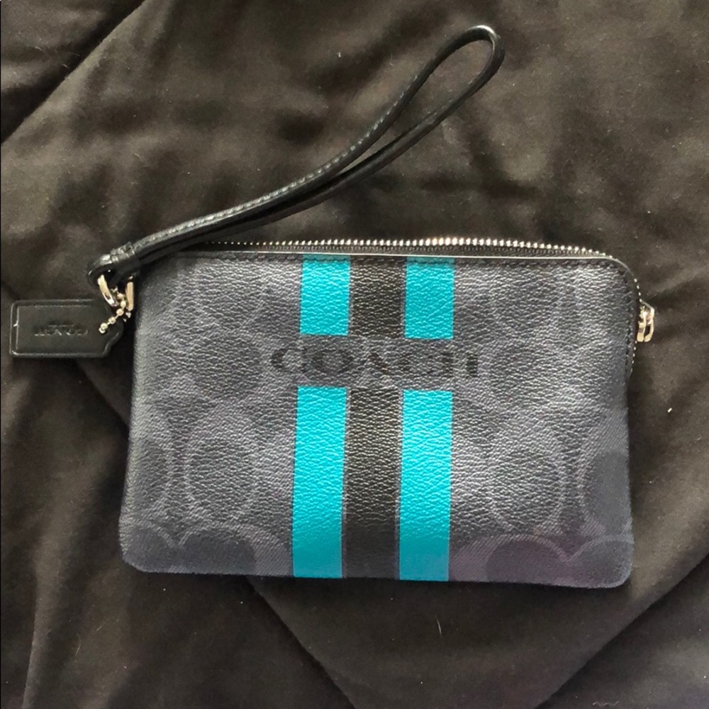 Coach leather wrist with C print